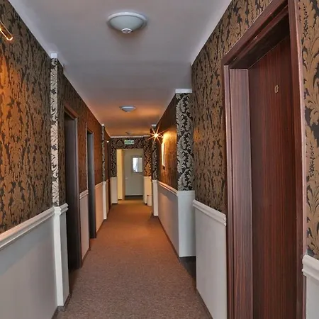 Inn Pod Wzgorzem 3*